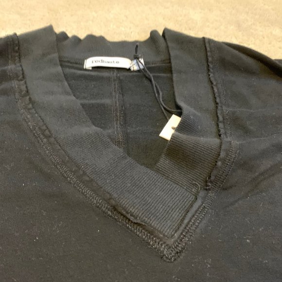 Red Haute Black V-neck Short Sleeved Tee Size XS NWT - Picture 3 of 9